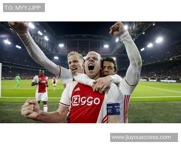 德甲激战：里昂逆转那不勒斯四比三引发全场狂欢解析