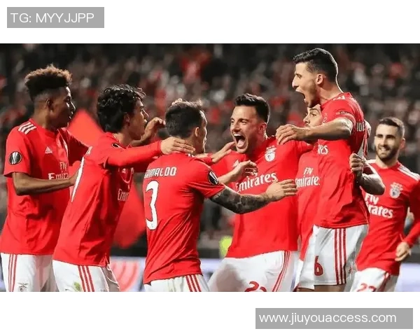 足总杯精彩对决本菲卡以3-0战胜波尔图全场沸腾瞬间回顾